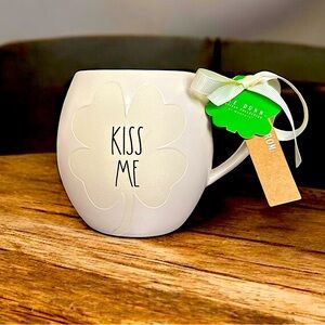 NWT! Rae Dunn “Kiss Me” Coffee Mug